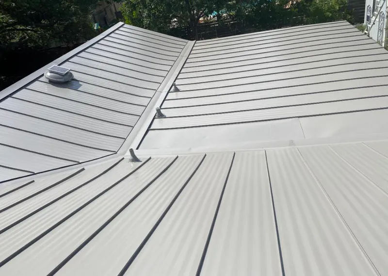 Solar attic fan installed on a metal roof for Roof Ventilation in Minneola
